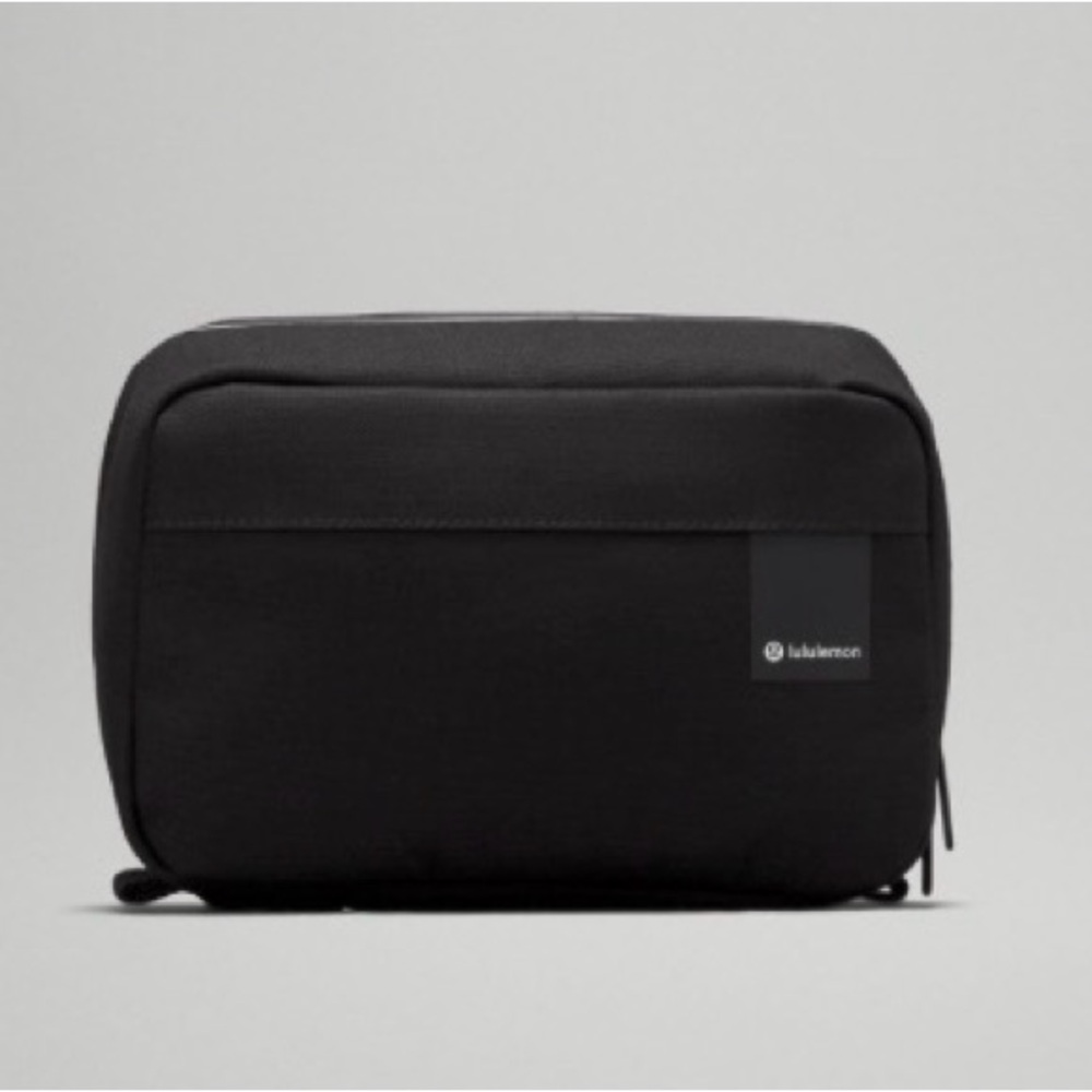 lululemon Command the Day Dopp Kit 5L